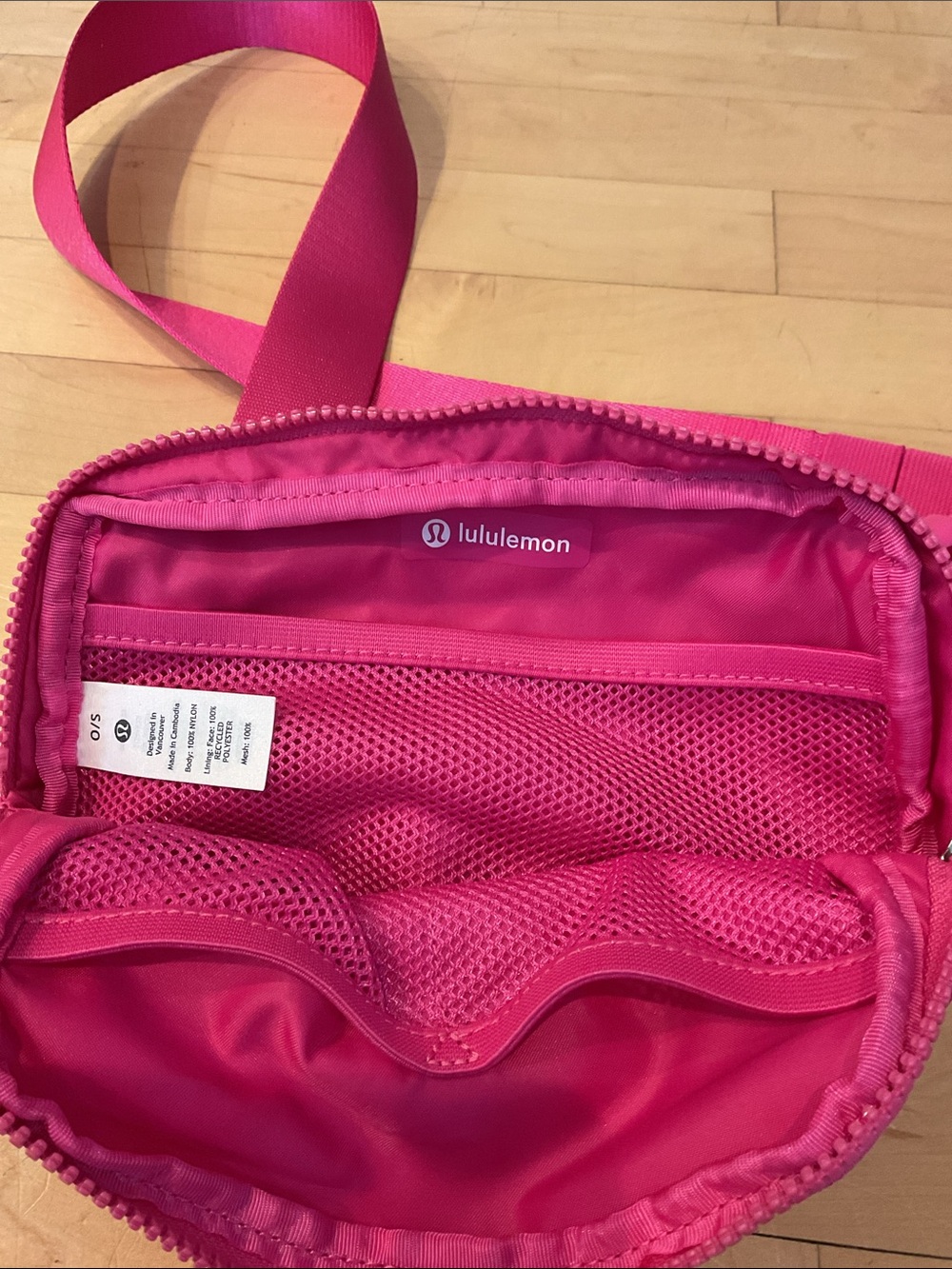 Lululemon Hot Pink Crossbody Everywhere Belt Bag 💓 - Picture 4 of 7